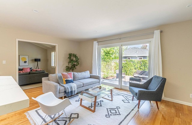 Dreamy Mountain View 4BR w/Backyard & Vaulted Ceilings, by Blueground