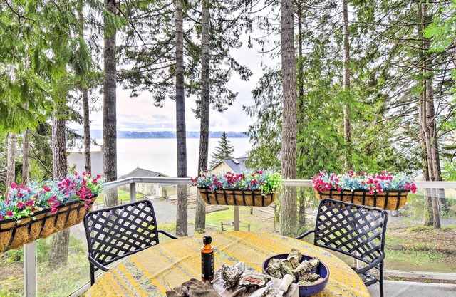 Dreamy Waterfront Studio w/Hood Canal Views