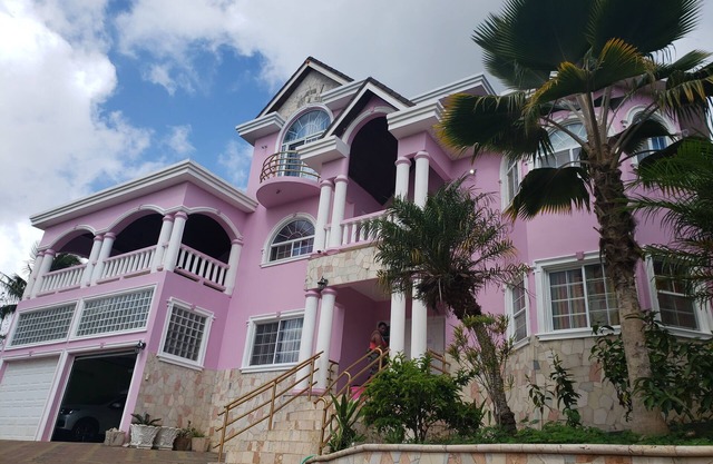 DSH holiday rooms & rental queen