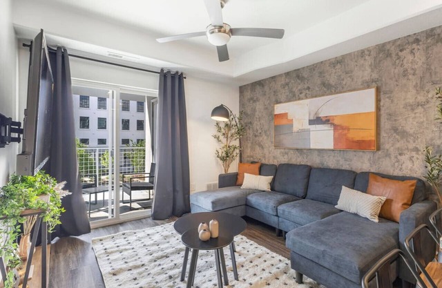 DT SLC | King Bed | Gym | Parking | Walk Score 90
