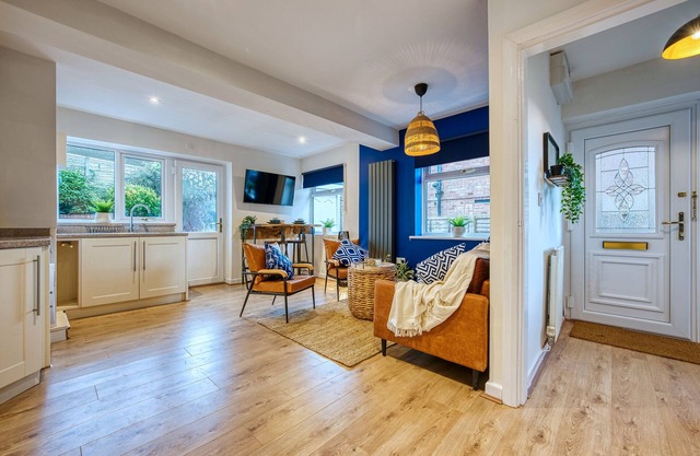 Dudley-5 beds-Contractors-parking-long stay!