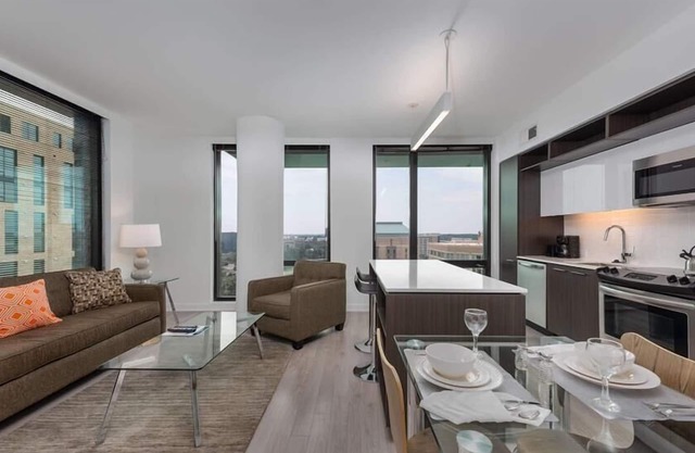 Dulles Airport & Home Depot nearby | Mins to DC