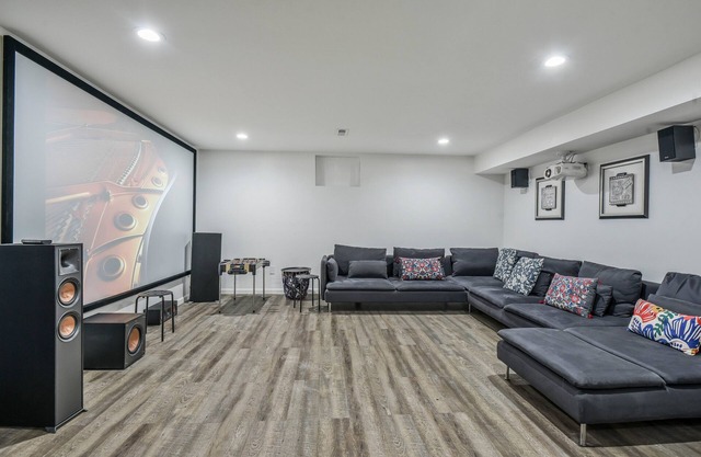 Dulles Luxury: Movie Theater, Grill, Gazebo !