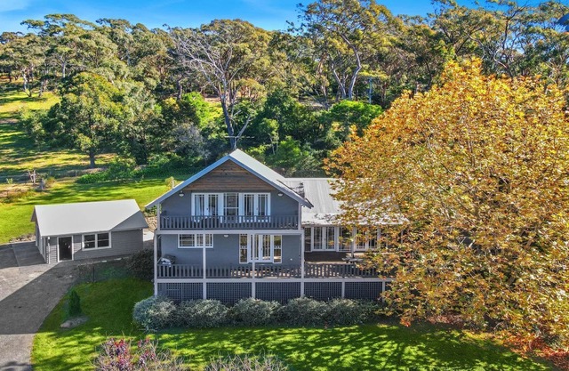Dun Barra – private, tranquil property on Mount Gibraltar with seasonal garden and distant view