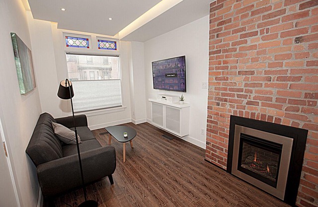 DUNDAS SQUARE Luxury Victorian Home w/Fireplace