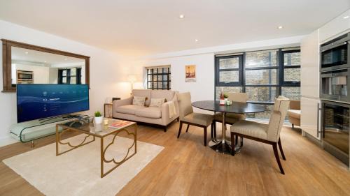 DUPLEX 2 Bedr, 3 Beds, 2,5 Bath Trafalgar Square