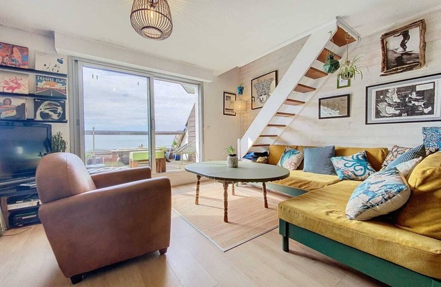 Duplex apartment with stunning sea view