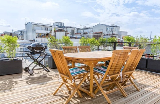 Duplex central Paris and 360 ° views of the city rooftops and monuments