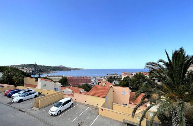 Duplex for 6 with terrace and private parking in Banyuls-sur-Mer
