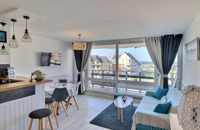 Duplex just steps from the city center featuring a balcony and panoramic views