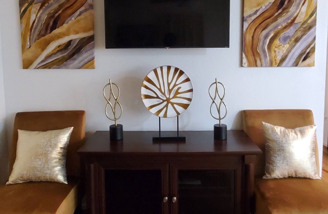 Duplex near Downtown & Austin-Bergstrom Airport