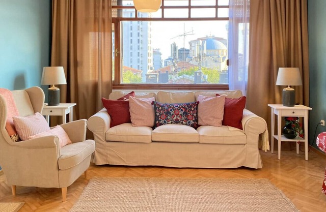 Duplex Unit with Patio and Balcony, 5 min from Sea