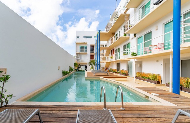Duplex w/Rooftop Plunge Pool – Walk to Beach