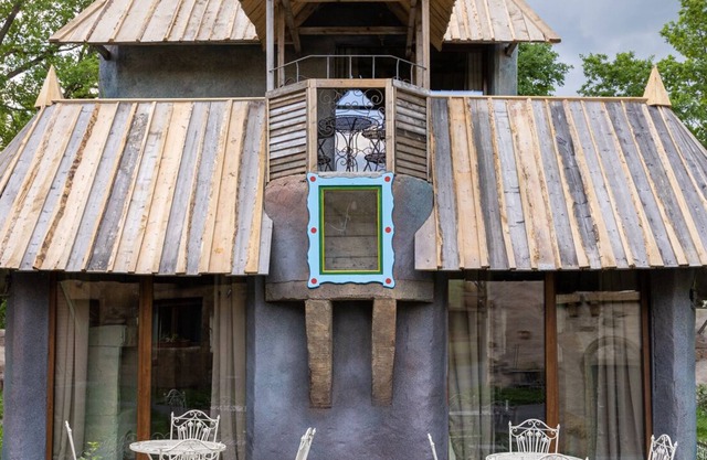 Dwelling in the Leggings Maker's house, bottom right