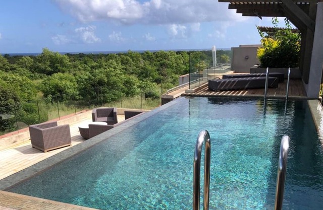 E2 Modern & Cozy, Sea view and rooftop pool