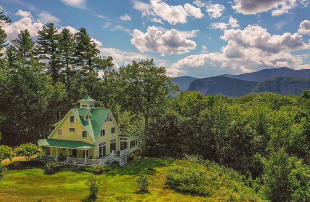 Eagle's View- modern farmhouse, central location, stunning Mt. Washington Views!
