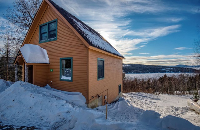 🐾Eagles Ledge | Cozy chalet w/incredible views, access to Rangeley Lake & 15 mins to Saddleback!
