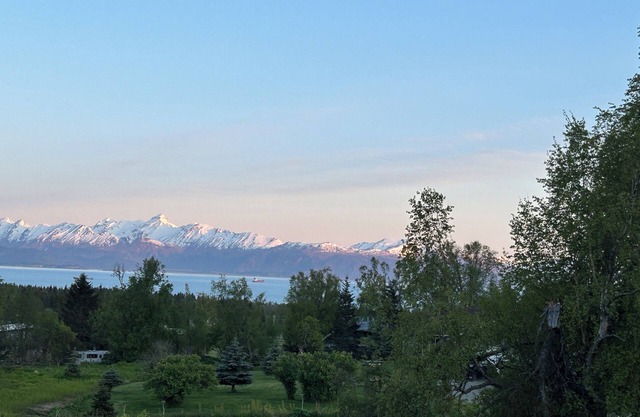 East End Swell - NEW- DOWNSTAIRS Retreat with Ocean, Mountain & Glacier Views