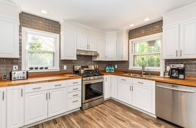 East Hampton Vacation Home, Walk To Bay Beaches, Sleeps 8