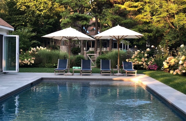 East Hampton Village - Luxury Estate - Easy Walk To Town & Beach.