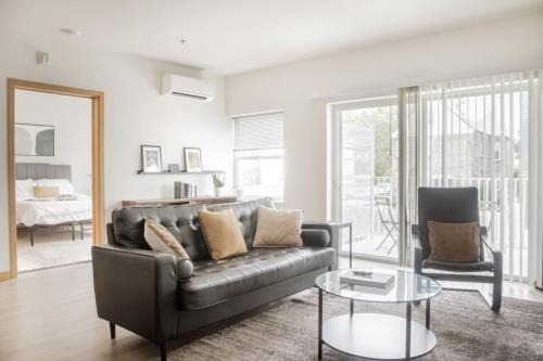 East Side 1BR Apt - Near Brady St and Fiserv with Balcony