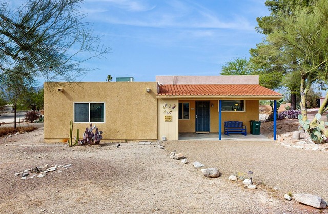 Eastside casita with free WiFi, central AC, private W/D, and kitchenette