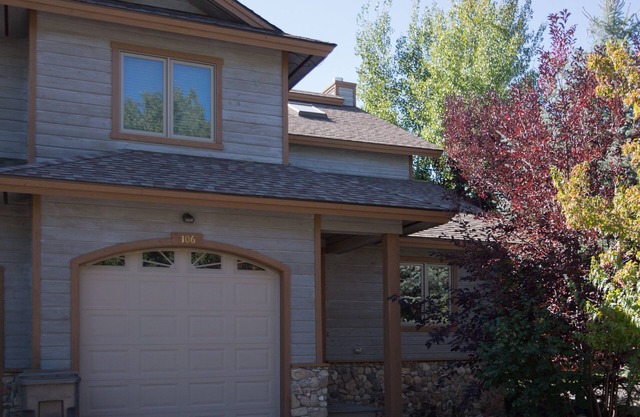 Easy Access to Jackson Hole, Targhee, Tetons, Yellowstone. Private Hot Tub.