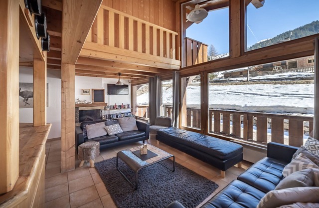 EASY ACCESS TO MOUNTAINS, ALL ENSUITE, STUNNING VIEWS, BRIGHT AND SPACIOUS