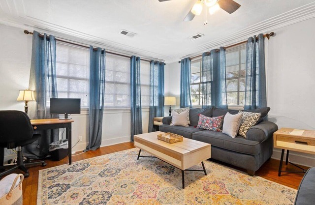 Easy Drive to Pembroke & Historic District+Pets