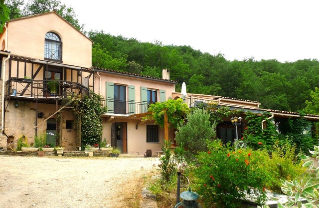 Ecological and peaceful country gîte in Cathar country, with horse accommodation