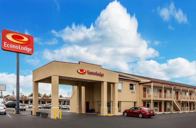 Econo Lodge East