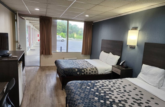 Econo Lodge Wytheville I-77 & I-81