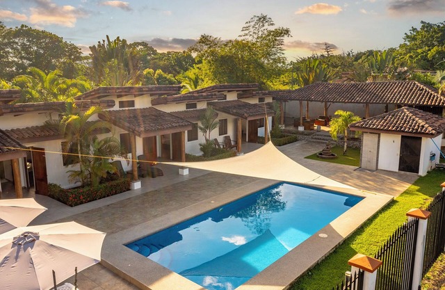 Ecovilla Rodinia - Vivienda rentada entero en Esterillos Oeste, Costa Rica