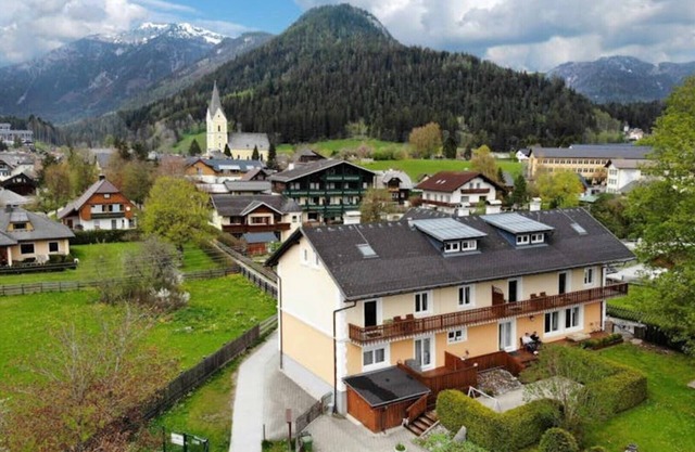 Edelweiss vacation apartment (90 m2), parking, WLAN, large garden, playground