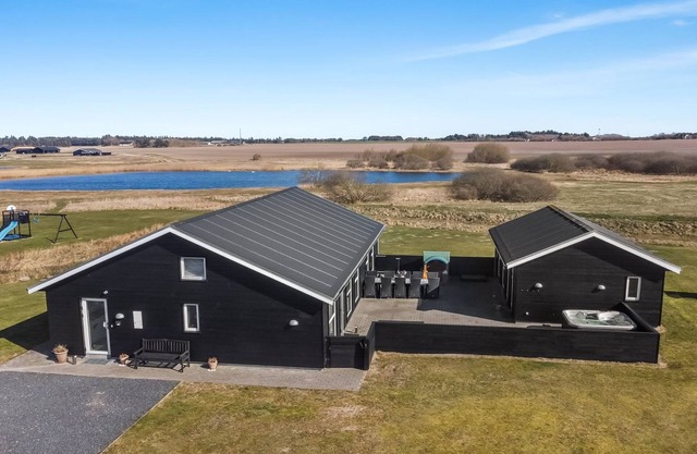 "Edgar" - 1.5km from the sea by Interhome
