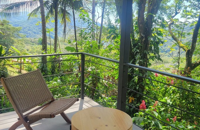 Edge of the World Cabin & Cabana - 10 minutes to Pacific Ocean & On site