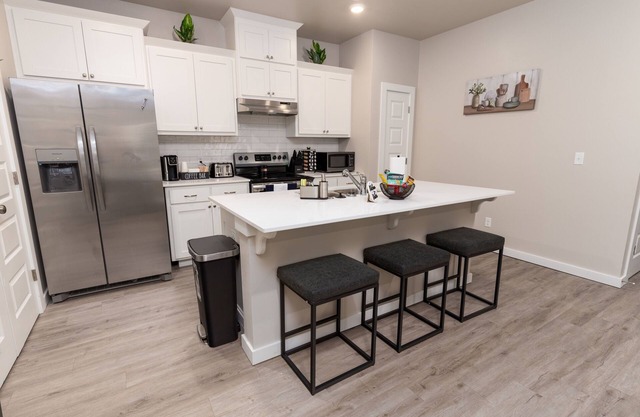 Edmond Oasis: Luxury Retreat w/Massage Chair and Infinity Game Table