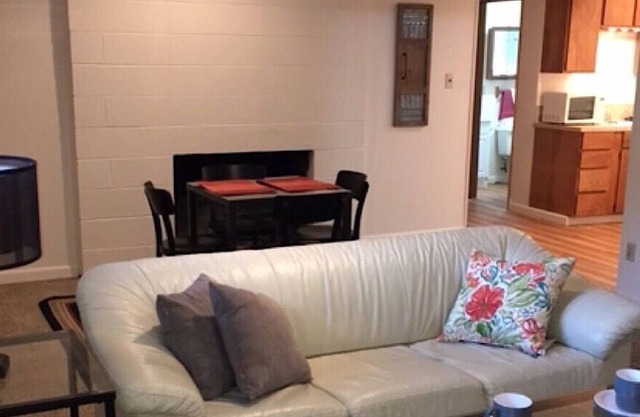 Edmonds Fully Furnished One Bedroom Duplex Apartment