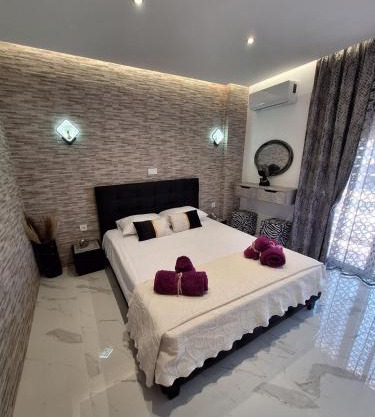 EFReMIAS PLACE