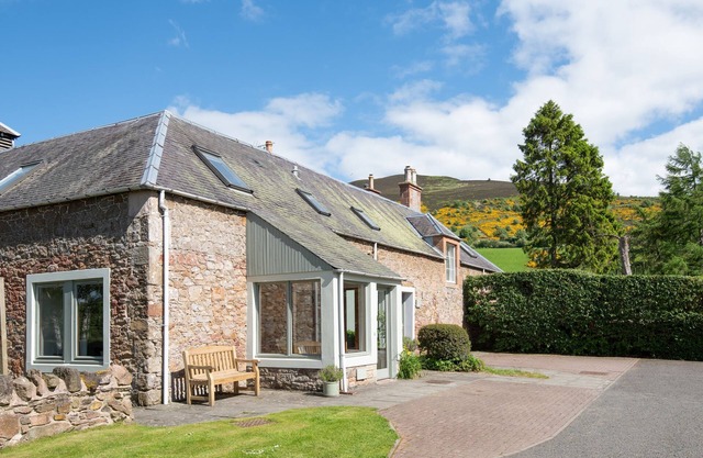 Eildon Melrose Holiday Cottages & Log Cabins- The Croft - country cottage, 2 mins from Melrose town