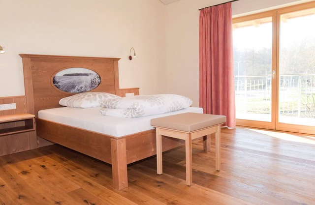 Einzelzimmer 24qm, mit Flachbild TV und Balkon
