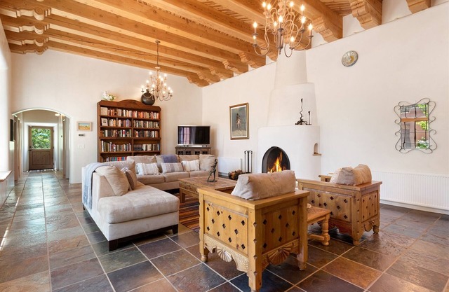 El Torreon - Luxury Home, Serene Surroundings