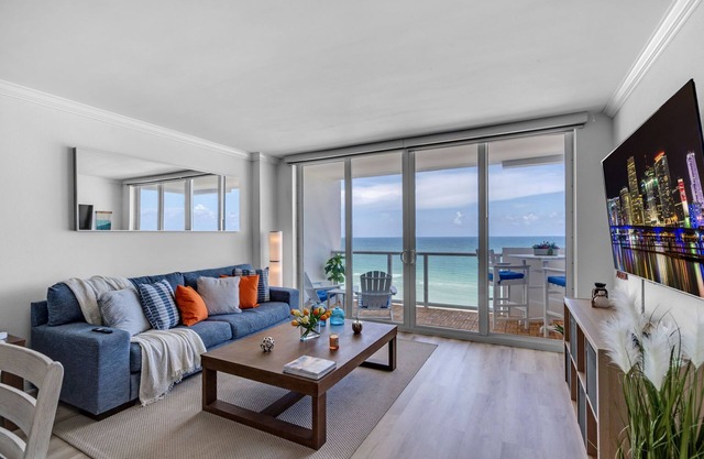 Elara Beachfront 2 BRS Direct OceanView w Parking