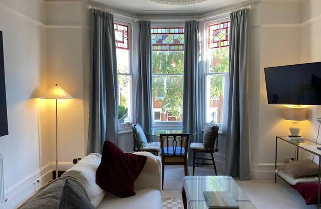 Elegant 1 bed flat - 30 secs from Hampstead Heath