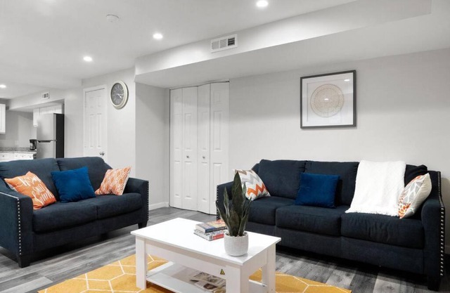 Elegant 1-BR Apartment