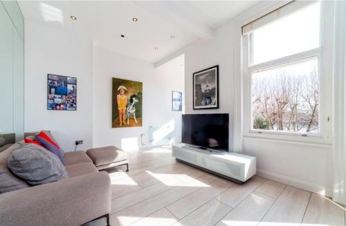 Elegant 2-Bedroom Flat Near London Bridge - Perfect Location with Easy City Access