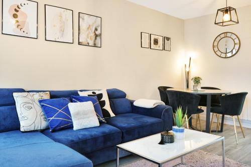Elegant 2BR Aylesbury Home, Sleeps 4, Parking, Work, Leisure, Friendly