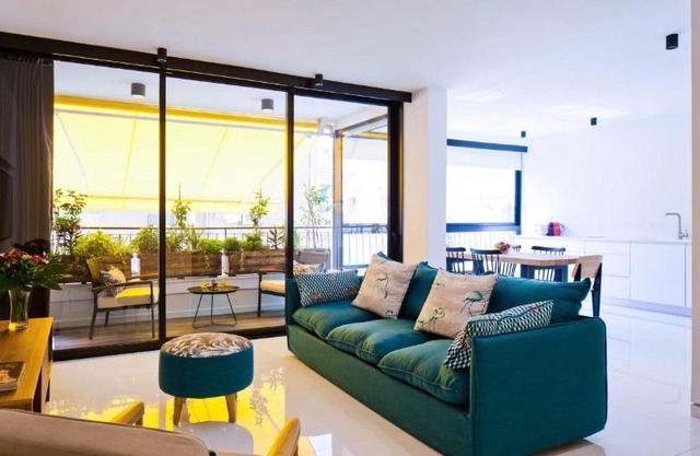 Elegant 2BR with Veranda close to Beach by FeelHome