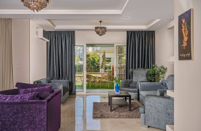 Elegant 3 BR Duplex @ MVHP (families only)