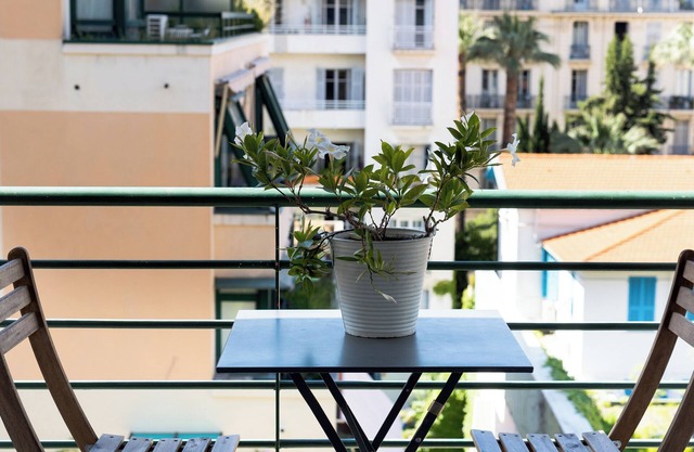 Elegant 60m2, quiet and bright, Nice center, 7 mins from the beach
